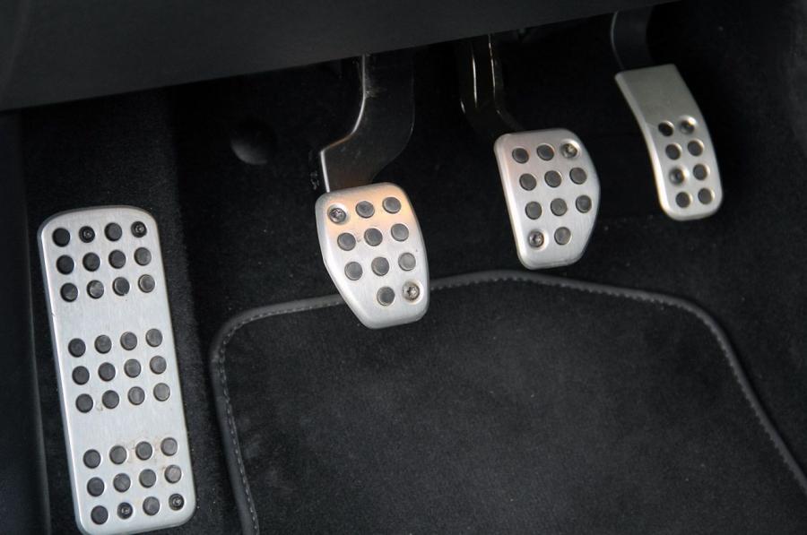  Peugeot 208 5-Door 2012 года  (фото 12 из 73)